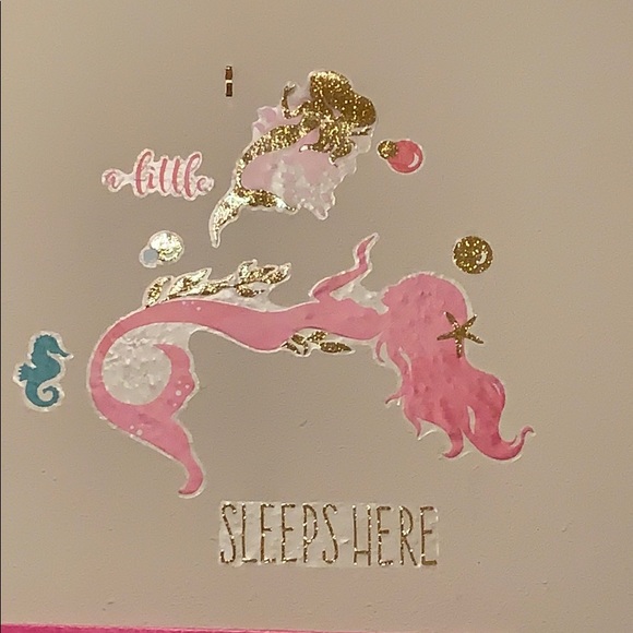 Meet your Posher, Nicole - Picture 1 of 1